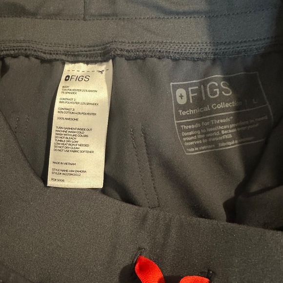 FIGS Charcoal Scrub Set | Rafaela Top + Zamora HW Jogger | Size L | EUC | PO 531 - Picture 4 of 9